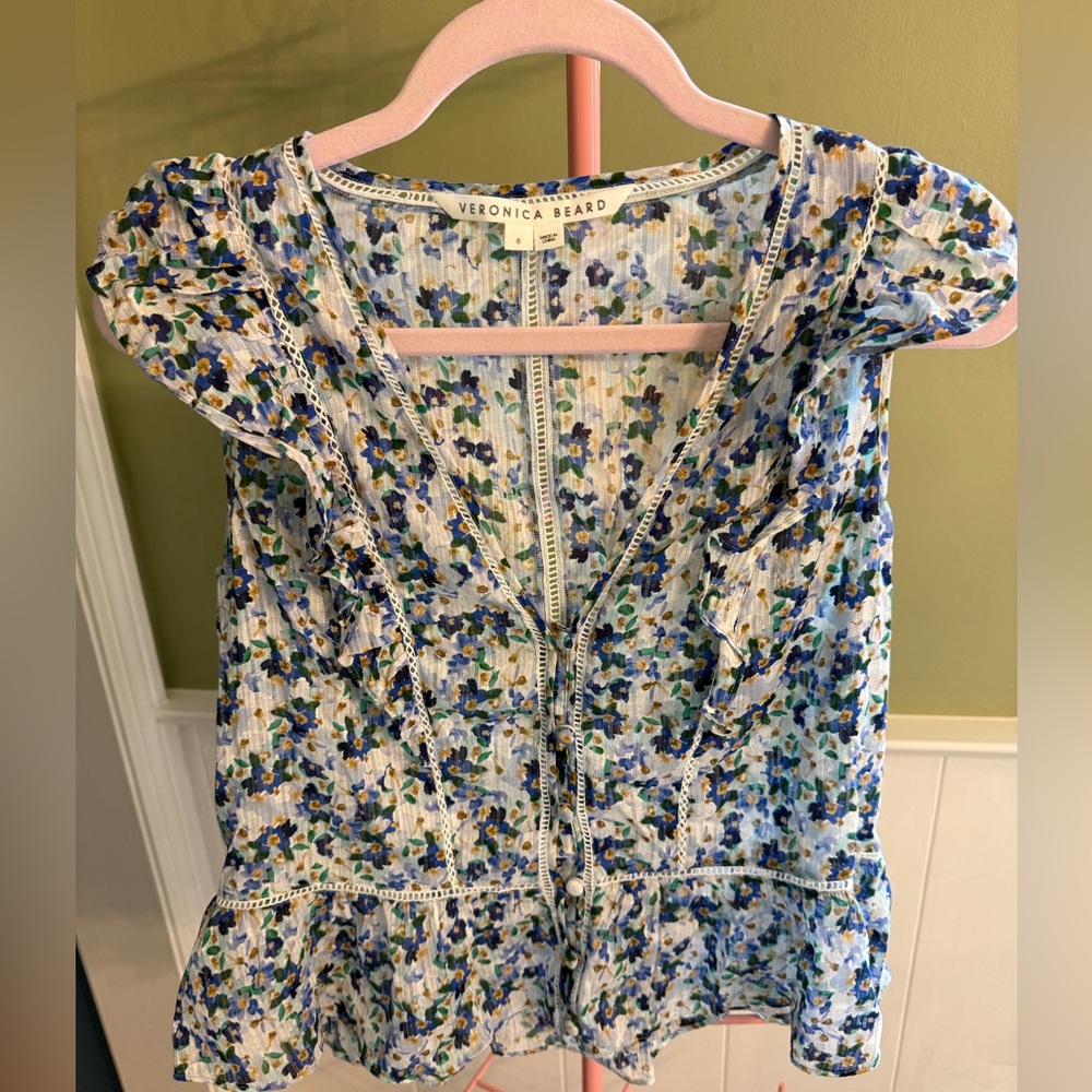 Veronica Beard cap sleeve floral top.  Size 6. Excellent condition.